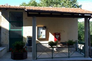 il vecchio lavatoio di Centonara visto da fuori