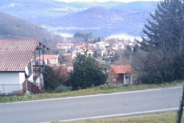 La frazione di Centonara vista dalla Chiesa di Artò e il lago d'Orta